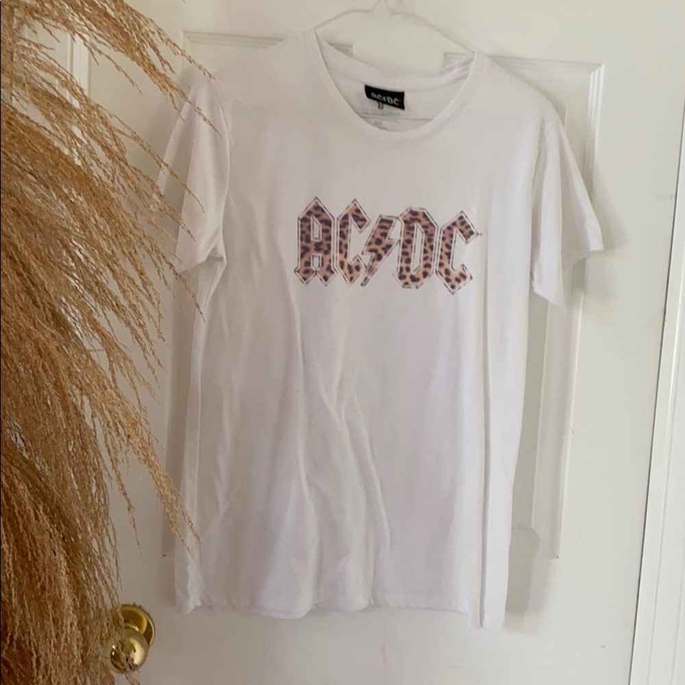 Graphic tee